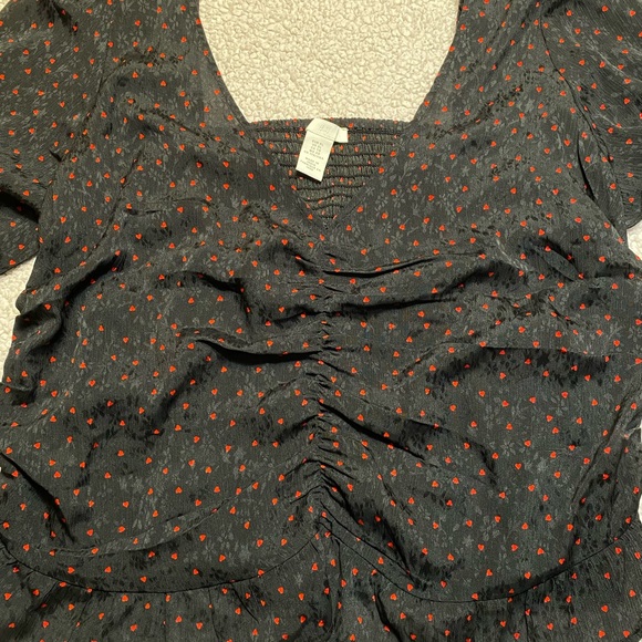 NWOT H&M Black V-Neck Top with Red Hearts - Modern Romantic Style - Picture 3 of 4